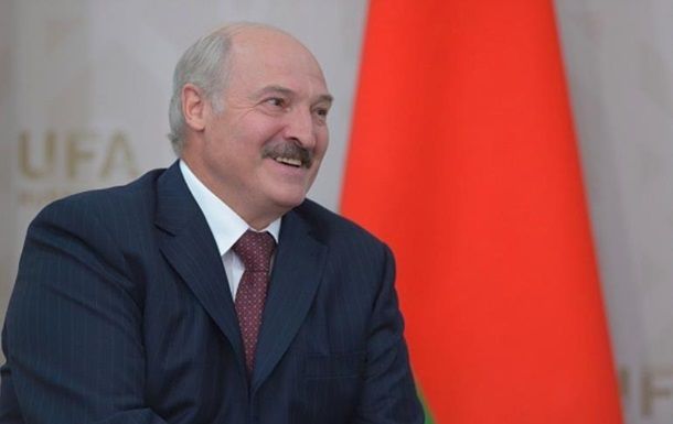 В частности, Лукашенко поручил внести предложения по министрам промышленности и строительства, отмечается в материале.