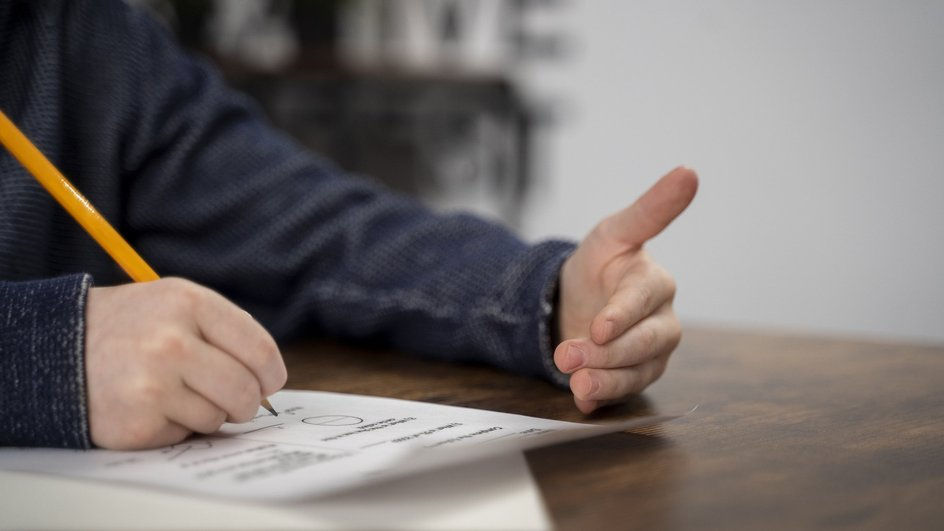 114 candidați, eliminați de la examenele de absolvire a gimnaziului pentru copiere.