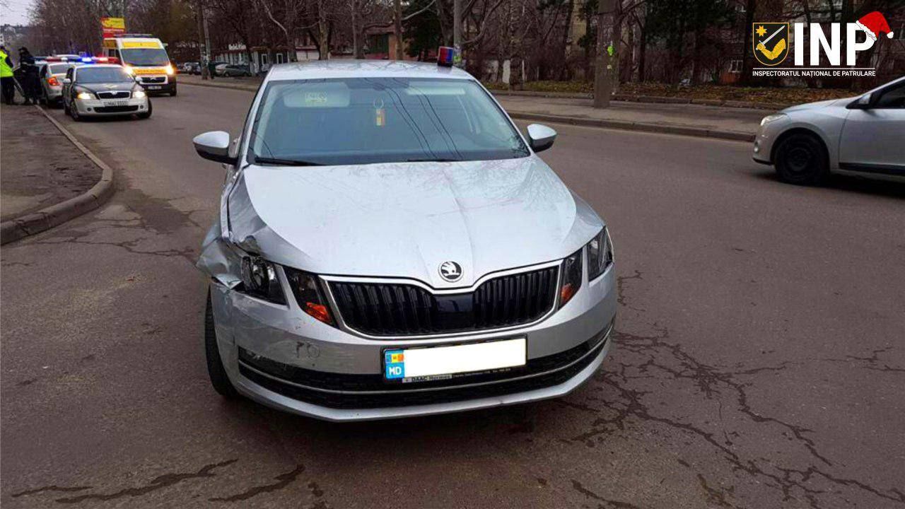 Un bărbat din Capitală, reținut în timp ce conducea cu viteză excesivă pe trotuar. 
