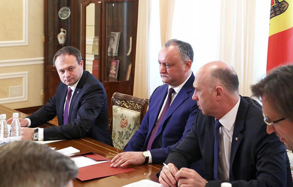Президент Молдовы, глава парламента и премьер заявили о единой позиции по Приднестровью.