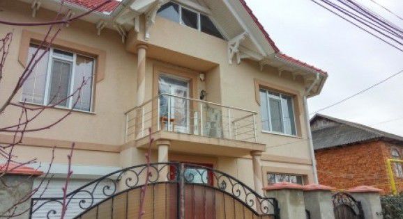 Poliția anunță că are în vizor mai multe persoane suspecte în cazul exploziei la balconul casei ex-guvernatorului Băncii Naționale a Moldovei, Dorin Drăguțanu. I