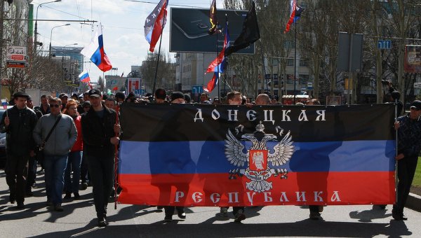 Активисты в Донецке не поддержали предложение президента РФ Владимира Путина перенести назначенный на 11 мая референдум о статусе региона.