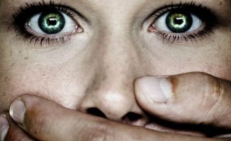 Victima în vârstă de 28 ani, a fost transportată la spital în stare gravă şi internată în secţia de reanimare.