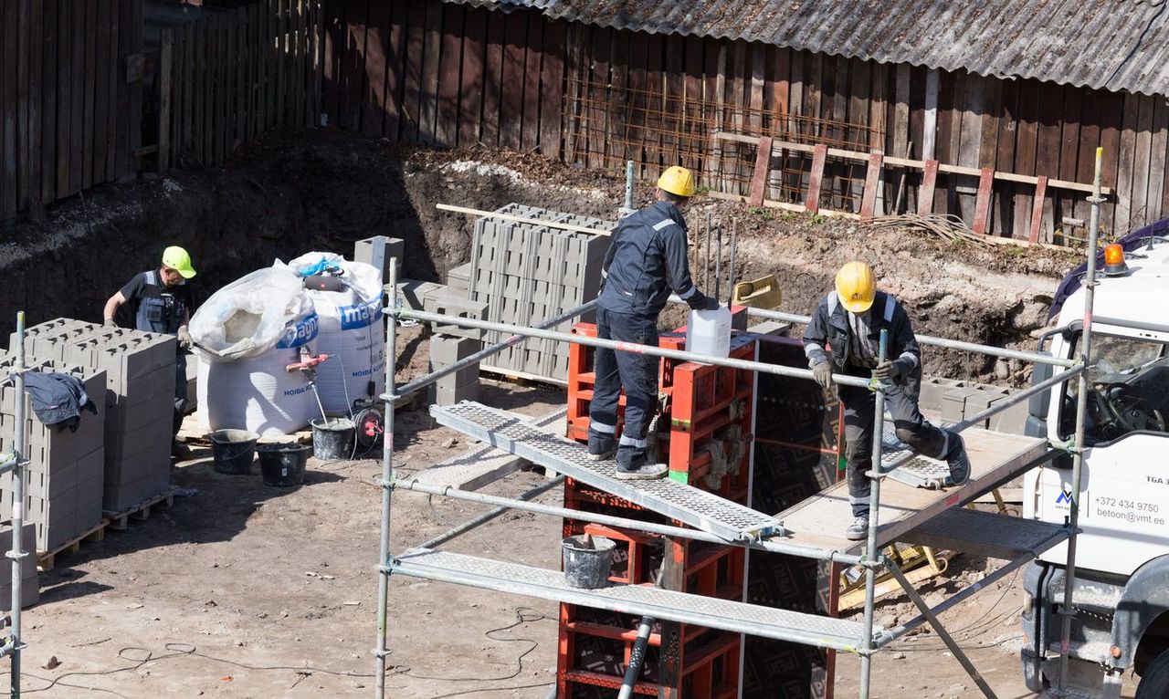 Проверка на стройке в Эстонии привела к высылке из страны двух молдаван.