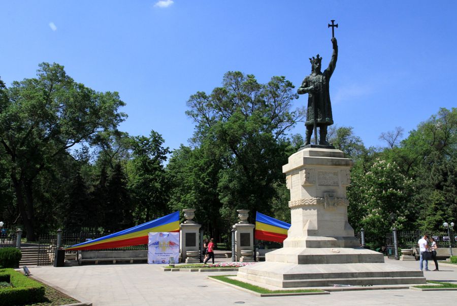 Moldovenii ar putea avea o nouă zi de sărbătoare, cea a monumentelor.Evenimentul ar putea fi inclus pe lista sărbătorilor oficiale din ţara noastră.