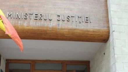 Conturile în care pot fi transferați banii le găsiți pe site-ul Ministerului Justiției.