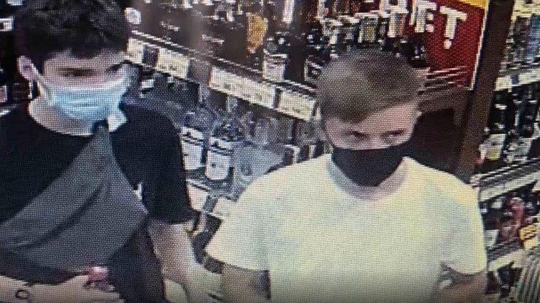 Трое молодых людей избили и ограбили женщину на улице Кишинева.