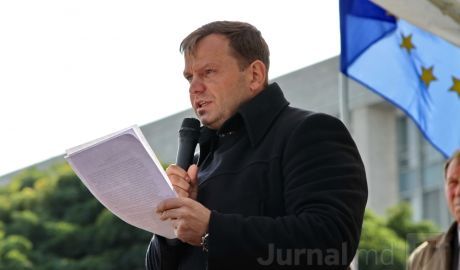 Нэстасе сбежал, не пожелав слушать ответы на вопросы, которых сам же потребовал.