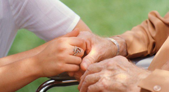 În anul 2015, numărul celor care şi-au pierdut viaţa în ţara noastră a fost cu aproximativ 1.295 mai mare decât cel al celor care au venit pe lume.
