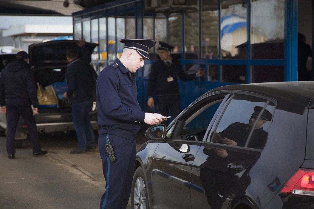 Двое граждан Молдовы пытались незаконно пересечь границу.