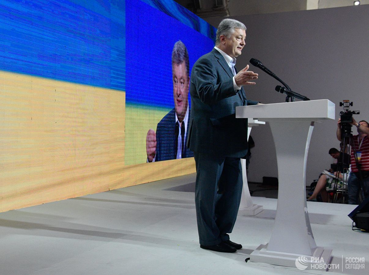 Порошенко представил первую десятку депутатов на выборы от своей партии.