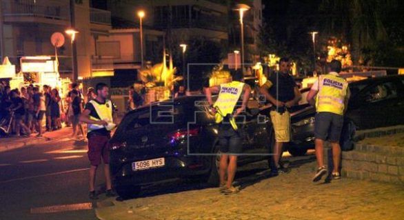 Momentul în care poliția împușcă unul dintre cei cinci teroriști din Cambrils. Foto: Youtube