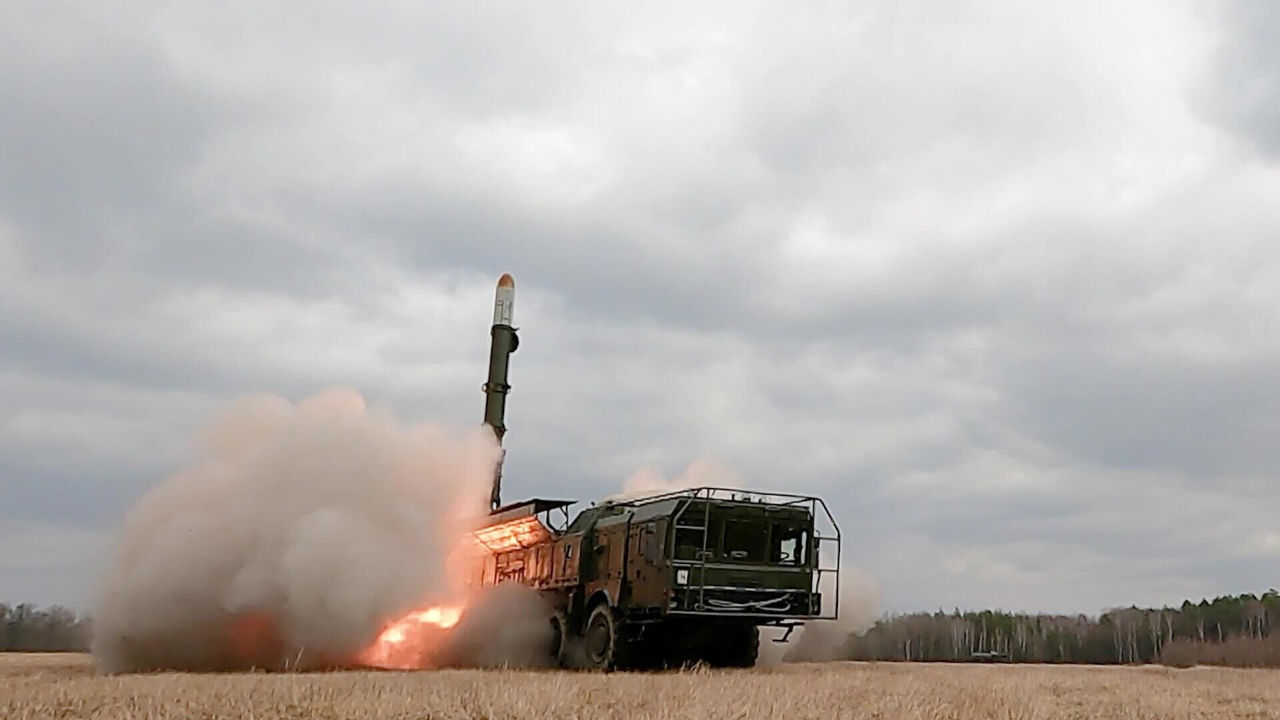 Воздушные силы ВСУ заявили, что российская армия ударила «Искандерами» по макетам.