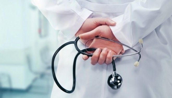 Medicii şi farmaciştii începători vor primi indemnizaţia în trei tranşe.