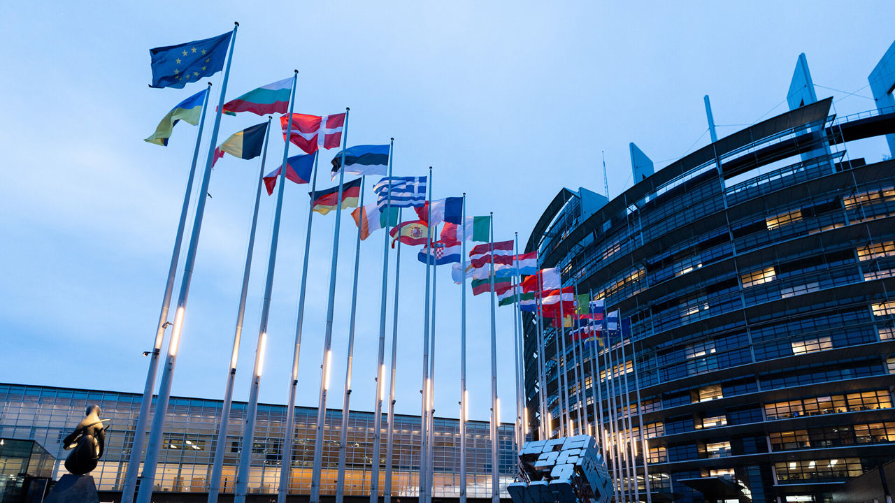 Европарламент отклонил первый проект долгосрочного бюджета стран ЕС.