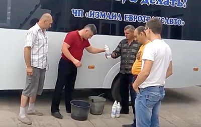 В Измаиле автобусы начали протирать хлоркой.
