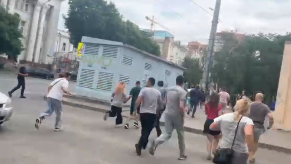 В Ростове-на-Дону возле штаба Южного военного округа раздались выстрелы.