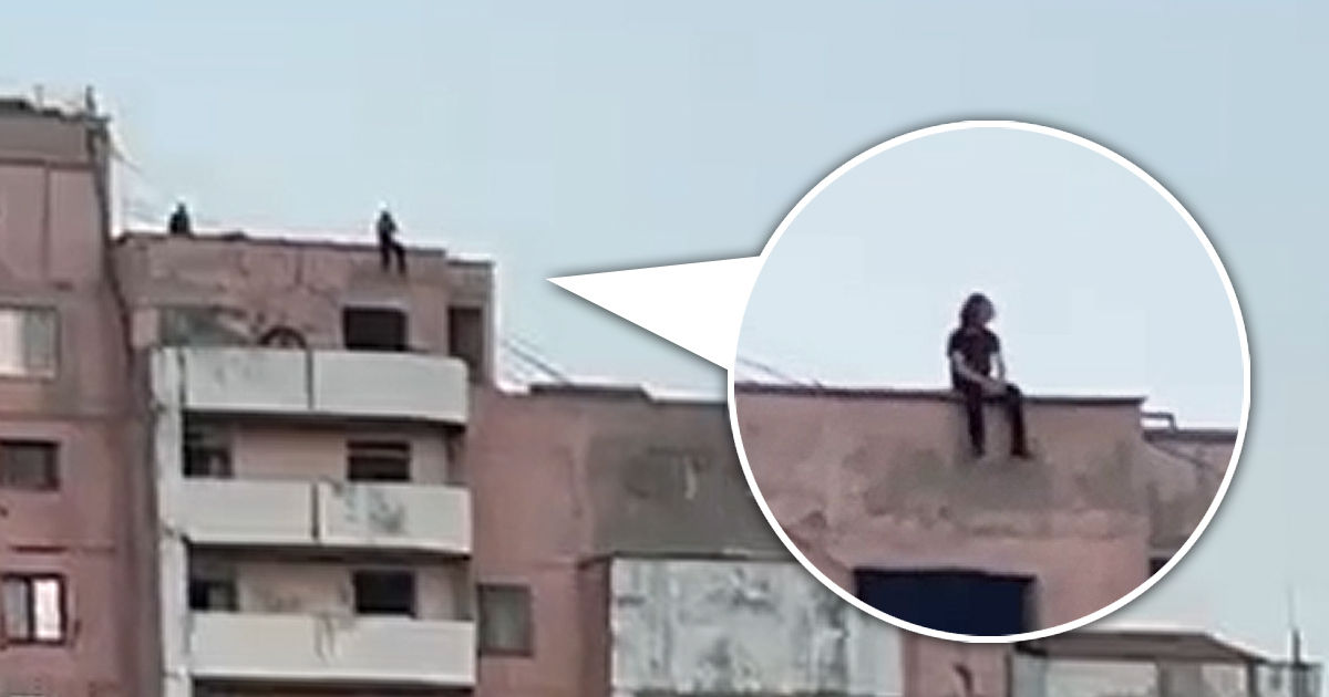В Кишиневе сняли на видео опасные забавы подростков на крыше многоэтажки. Коллаж Point.md.