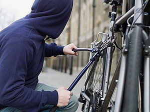 25-летний молодой человек был задержан по подозрению в краже велосипедов у несовершеннолетних.