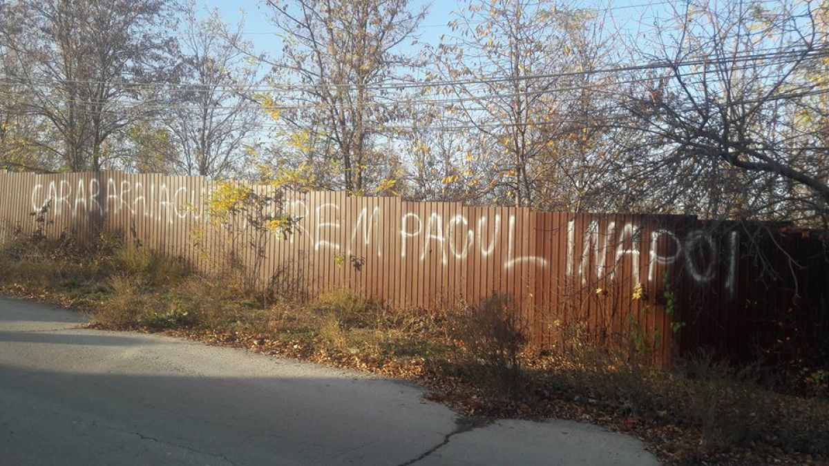 Жители Яловен требуют обустроить на этом участке парк. 