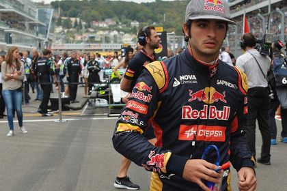 Гонщик Toro Rosso Карлос Сайнс-младший попал во вторую аварию за два дня.