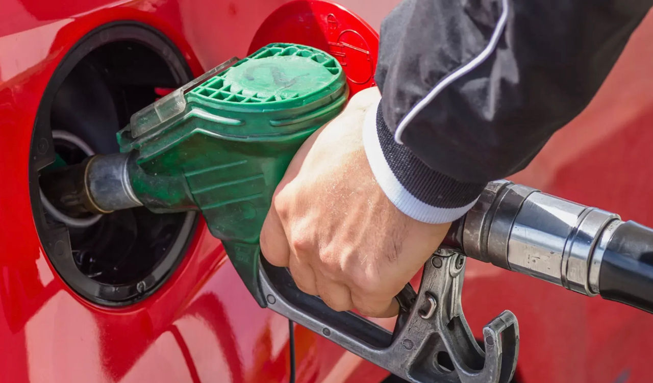 В Молдове продолжился рост цен на топливо: бензин подорожал на 33 бана, дизель - на 22.