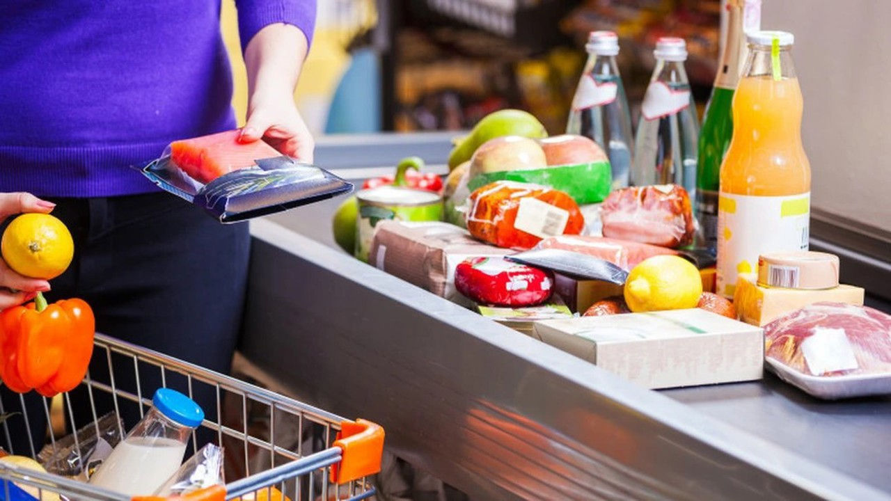 Цены на продукты в мире подскочили до самого высокого уровня с 2022 года.