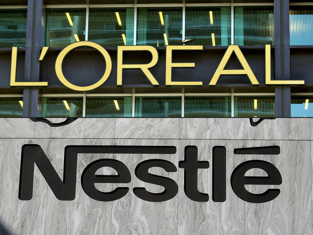 L’Oreal vrea să răscumpere participaţia de 23% deţinută de Nestle. Foto: Wall Street Journal
