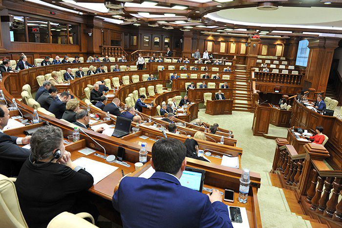 Парламент внес изменения в Закон об электросвязи.
