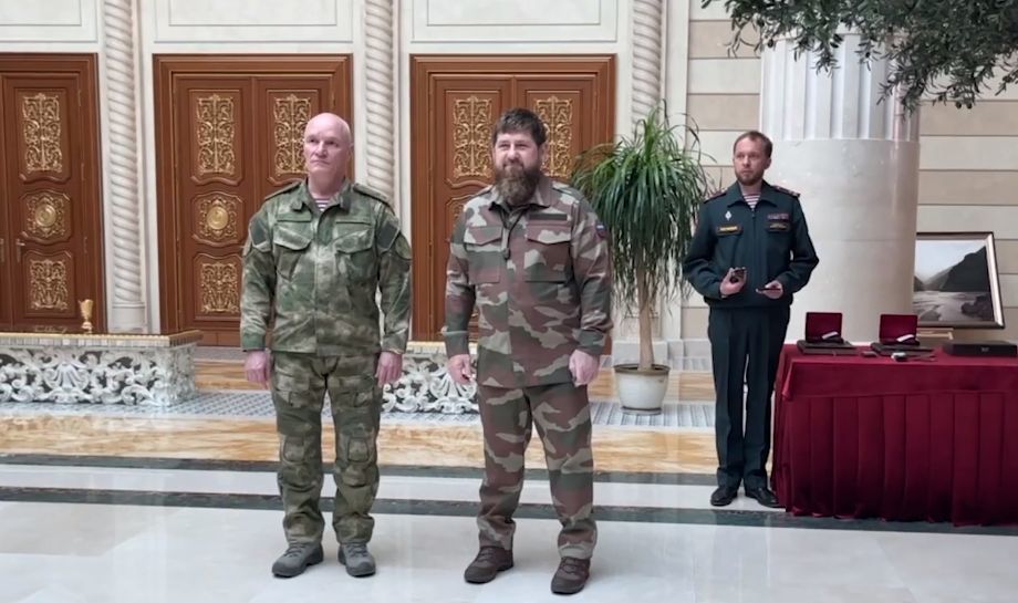 Кадырову вручили погоны генерал-лейтенанта.