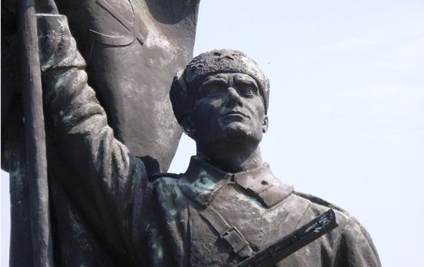 Варшава готова опекать только кладбища, но не памятники, построенные во время коммунистического прошлого страны.