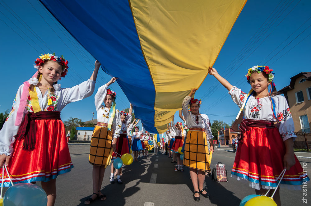 Украинцы любят 9 Мая больше, чем День независимости.