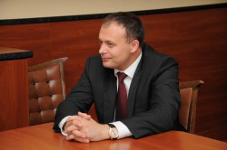 Deputatul democrat a mai subliniat că principalul motiv pentru care PDM cere demisia lui Filat este faptul că s-a compromis în faţa cetăţenilor