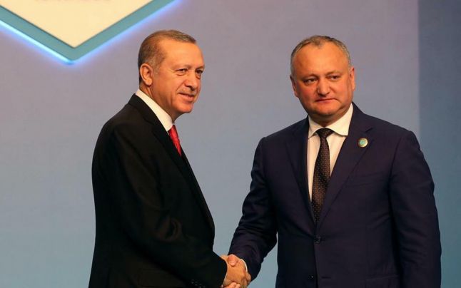 Dodon l-a felicitat pe Erdogan cu ocazia zilei de naştere.
