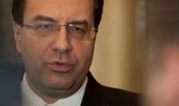 Speakerul a declarat că insistă asupra revenirii la "variantă zero", și anume la demisia primului ministru și a preşedintelui Parlamentului, iar ulterior să fie reluate negocierile pentru a fi depăşită criza din AIE.