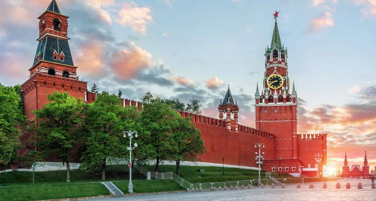 В Москве эвакуируют музеи рядом с Кремлем.