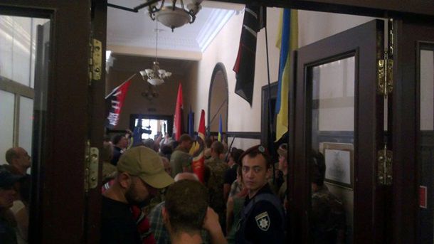 Активисты требуют признания официального статуса бойцов-добровольцев.