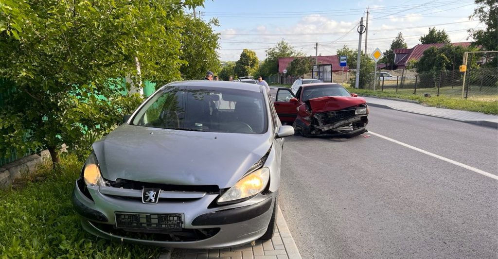 Accident în lanț lângă Bulboaca: Trei automobile s-au tamponat.