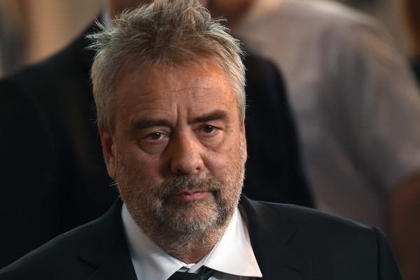 Люк Бессон заплатит тысячи евро за увольнение помощницы.