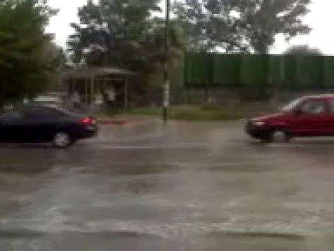 Вчерашняя непогода причинила немалый ущерб молдавским гражданам.