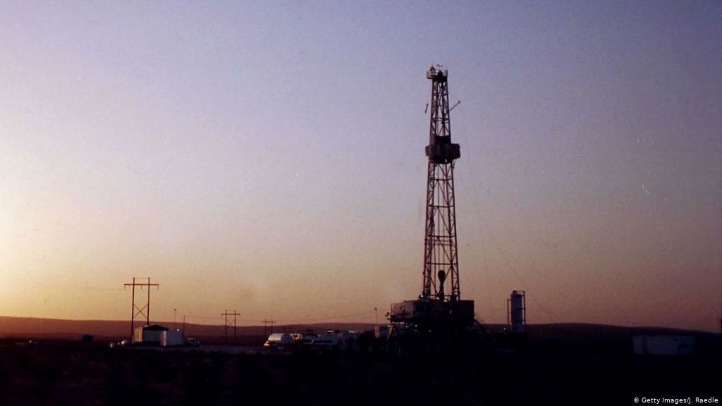 Число нефтегазовых установок в мире обновило рекордный минимум. Фото: dw.com.
