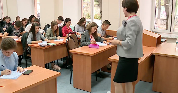 СМИ назвали самых дорогие и самые дешёвые факультеты в вузах Молдовы.