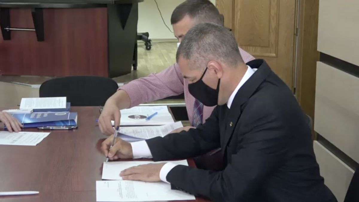 Октавиан Цыку, подавая документы в ЦИК: "Как боец, я готов к любым трудностям".