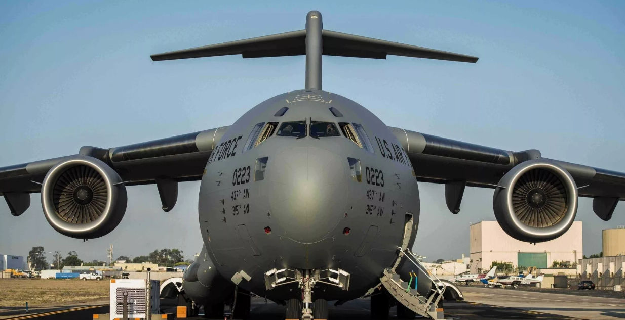 Самолет Североатлантического альянса C-17 Globemaster приземлился в Молдове.