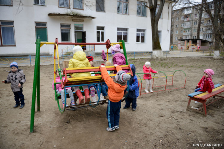 Органы опеки и попечительства не всегда могут удачно сопоставить усыновителей и детей.