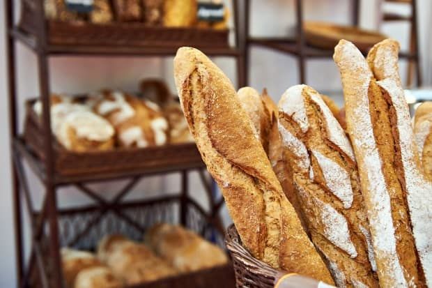 Горожане едят больше молочных продуктов, яиц, овощей и фруктов, чем сельчане. 