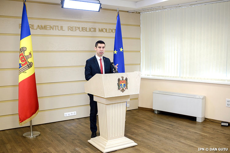 Вице-председатель парламента Михай Попшой.