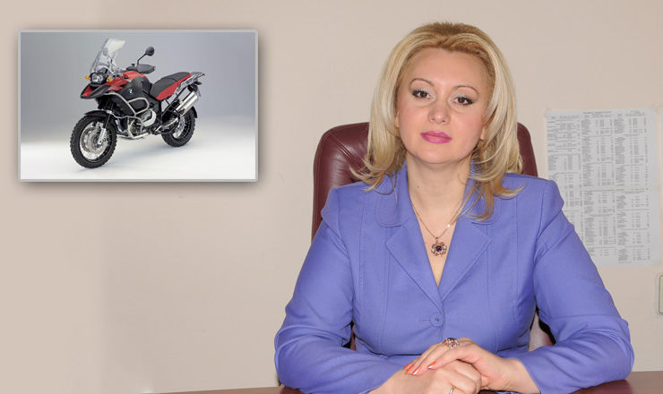 В 2014 году депутат от ПКРМ купила мотоцикл BMW R1200GS (2008 года выпуска).