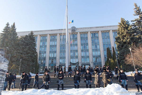 Sute de poliţişti au fost mobilizaţi astăzi, 13 ianuarie, pentru a asigura ordinea publică în centrul capitalei.