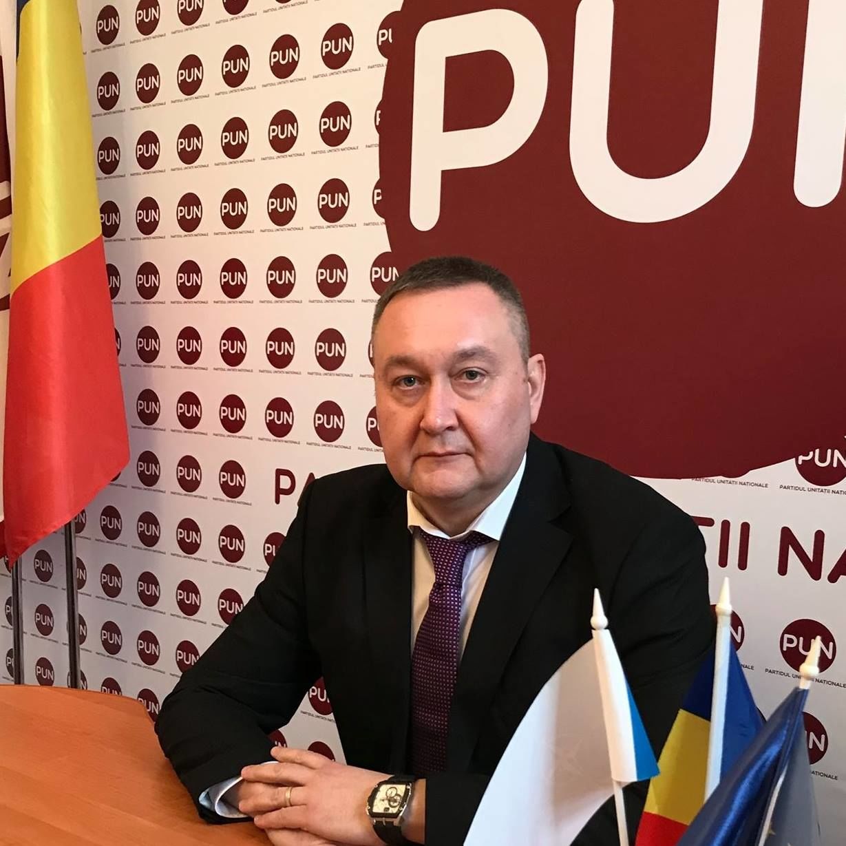 Мунсоветник от PUN отверг обвинения в том, что он вступил в союз с социалистами.